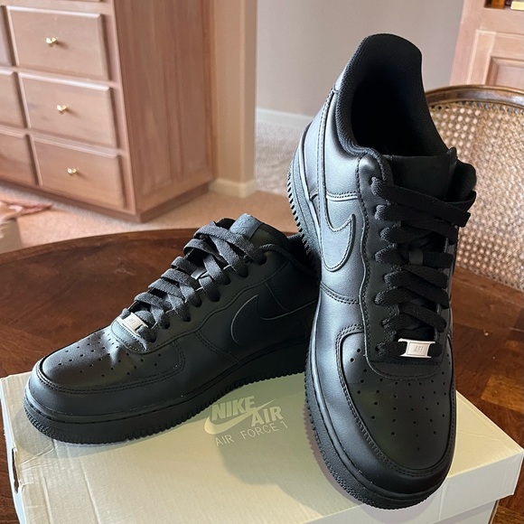 MEN'S NIKE AIR FORCE 1 LOW CASUAL SHOES - Picture 7 of 10